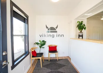 Viking Inn hotel thumbnail 2