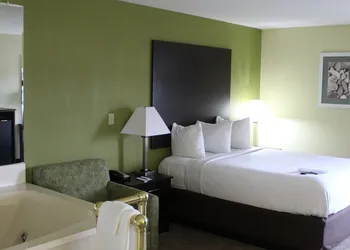 Quality Inn & Suites University Area hotel thumbnail 4
