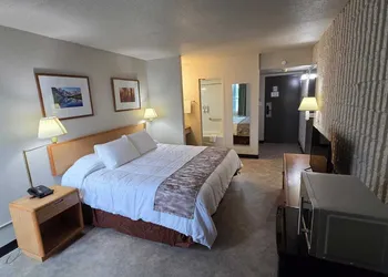 Smartwood Inn hotel thumbnail 8