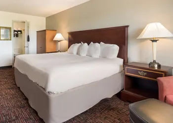 SureStay Hotel by Best Western Thomson hotel thumbnail 6