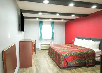 Marshall Lodge By OYO Hwy 65 hotel thumbnail 2