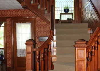 Victorian Charm Inn hotel thumbnail 5