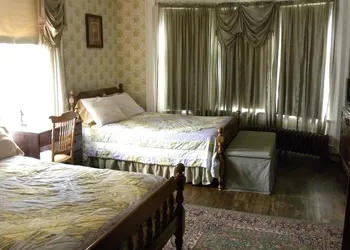 Victorian Charm Inn hotel thumbnail 6