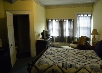Victorian Charm Inn hotel thumbnail 7