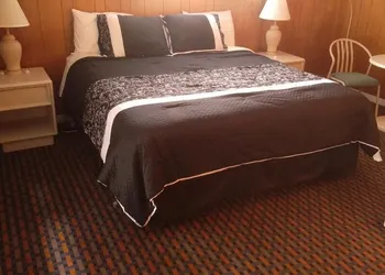 Bay Lake Inn (Frontiersman Motel) hotel thumbnail 5