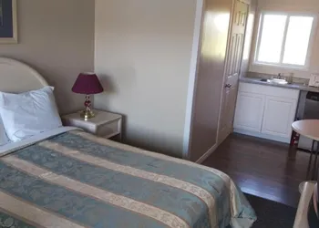 Bay Lake Inn (Frontiersman Motel) hotel thumbnail 8
