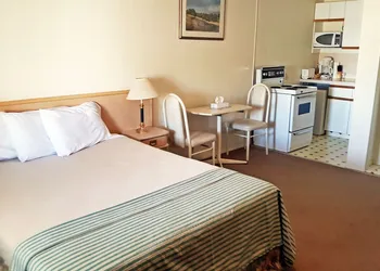 Badlands Motel hotel thumbnail 2