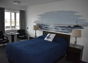 Lighthouse Cove Inn hotel thumbnail 3