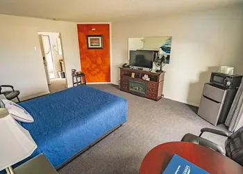 Lighthouse Cove Inn hotel thumbnail 7