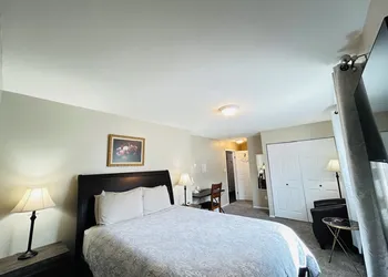 Midnight Sun Inn hotel thumbnail 8