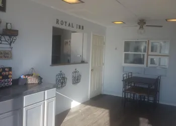 Royal Inn hotel thumbnail 3