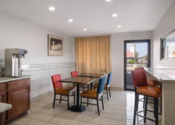 Travelodge by Wyndham Albuquerque West hotel thumbnail 4