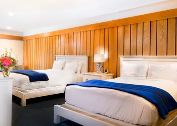 Leland Lodge hotel thumbnail 3