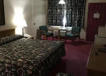 Dollinger's Motor Inn hotel thumbnail 5