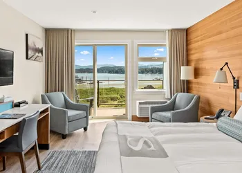 Sproat Lake Landing Resort hotel thumbnail 5