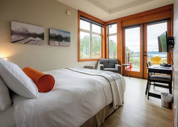 Sproat Lake Landing Resort hotel thumbnail 6