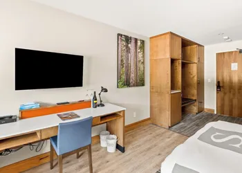 Sproat Lake Landing Resort hotel thumbnail 7
