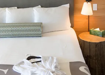 Sproat Lake Landing Resort hotel thumbnail 8