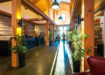 Rush Creek Lodge and Spa at Yosemite hotel thumbnail 4