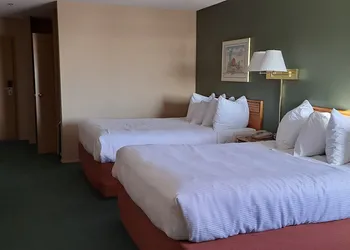 Travelodge by Wyndham Lacombe hotel thumbnail 8