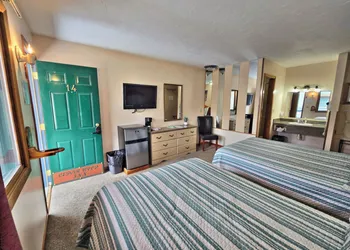 Cedar Wood Inn hotel thumbnail 4