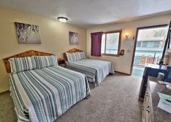 Cedar Wood Inn hotel thumbnail 5