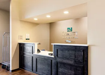 Quality Inn & Suites Near Tanger Outlet Mall hotel thumbnail 2