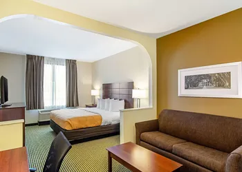Quality Inn & Suites Near Tanger Outlet Mall hotel thumbnail 7