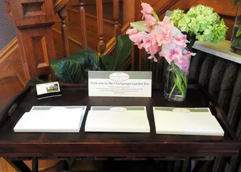 Champaign Garden Inn hotel thumbnail 3