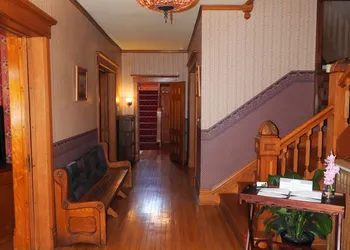 Champaign Garden Inn hotel thumbnail 4