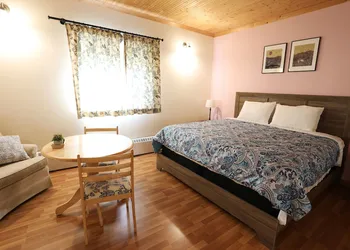 Kaleido Lodge Yukon hotel thumbnail 4