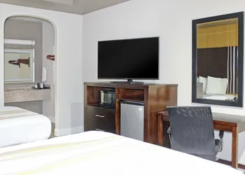Palacio Royale Inn Houston NW Beltway 8 hotel thumbnail 3