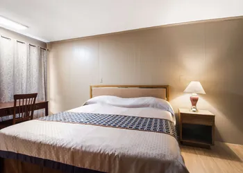 Knights Inn Amsterdam hotel thumbnail 7