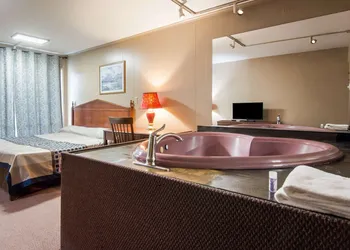 Knights Inn Amsterdam hotel thumbnail 8