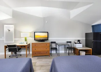Warm Mineral Springs Motel hotel thumbnail 2