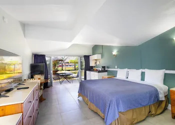 Warm Mineral Springs Motel hotel thumbnail 3