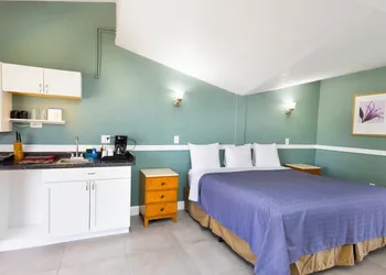 Warm Mineral Springs Motel hotel thumbnail 7