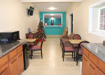 American Inn & Suites hotel thumbnail 2