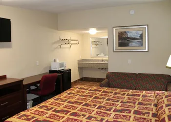American Inn & Suites hotel thumbnail 7