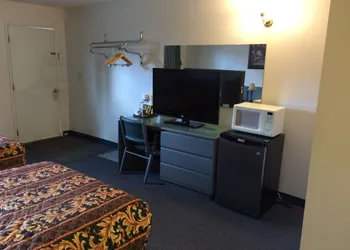 Plains Motor Inn hotel thumbnail 2