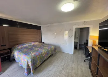 Economy Inn hotel thumbnail 5