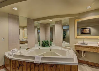 Eagle River Inn and Resort hotel thumbnail 6