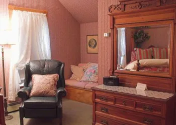 White Lace Inn hotel thumbnail 3