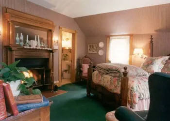 White Lace Inn hotel thumbnail 5