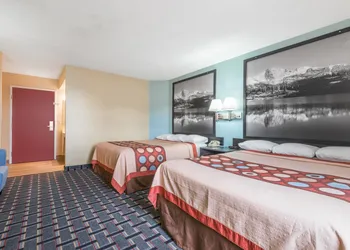 Super 8 by Wyndham Henderson North East Denver hotel thumbnail 5