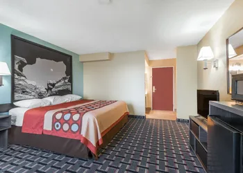 Super 8 by Wyndham Henderson North East Denver hotel thumbnail 7