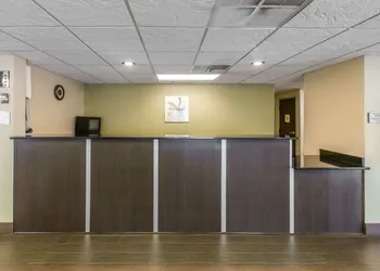 Quality Inn Fitzgerald hotel thumbnail 2