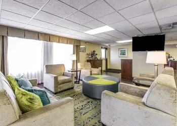 Quality Inn Fitzgerald hotel thumbnail 6