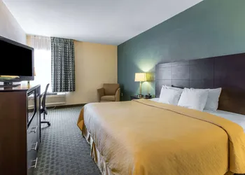 Quality Inn Fitzgerald hotel thumbnail 8