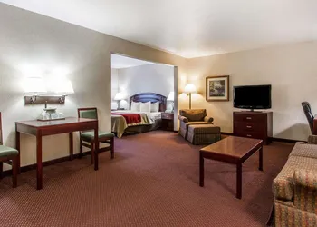 Quality Inn & Suites Fort Madison near Hwy 61 hotel thumbnail 6